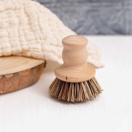 ecoLiving Brushes Wooden Pot Brush with Plant Based Bristles