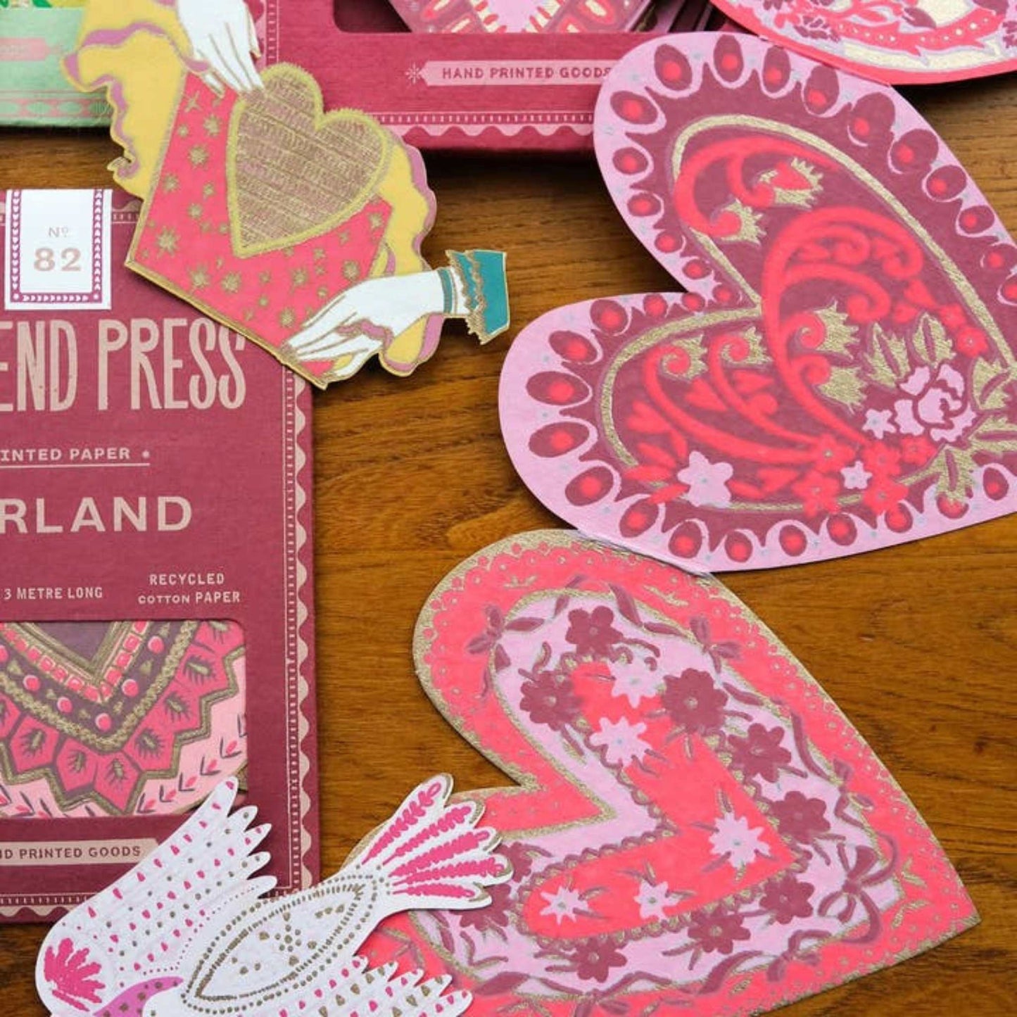 East End Press Decoration Hearts Concertina Garland - Recycled Cotton Paper