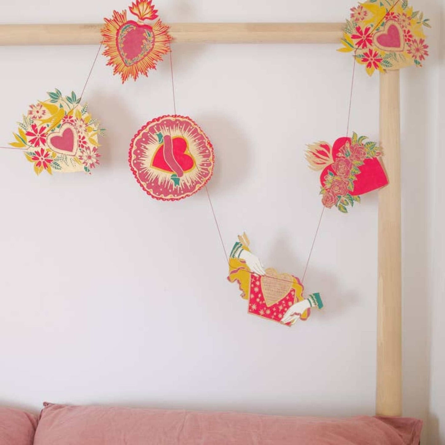 East End Press Decoration Kitsch Hearts Sewn Garland - Recycled Cotton Paper