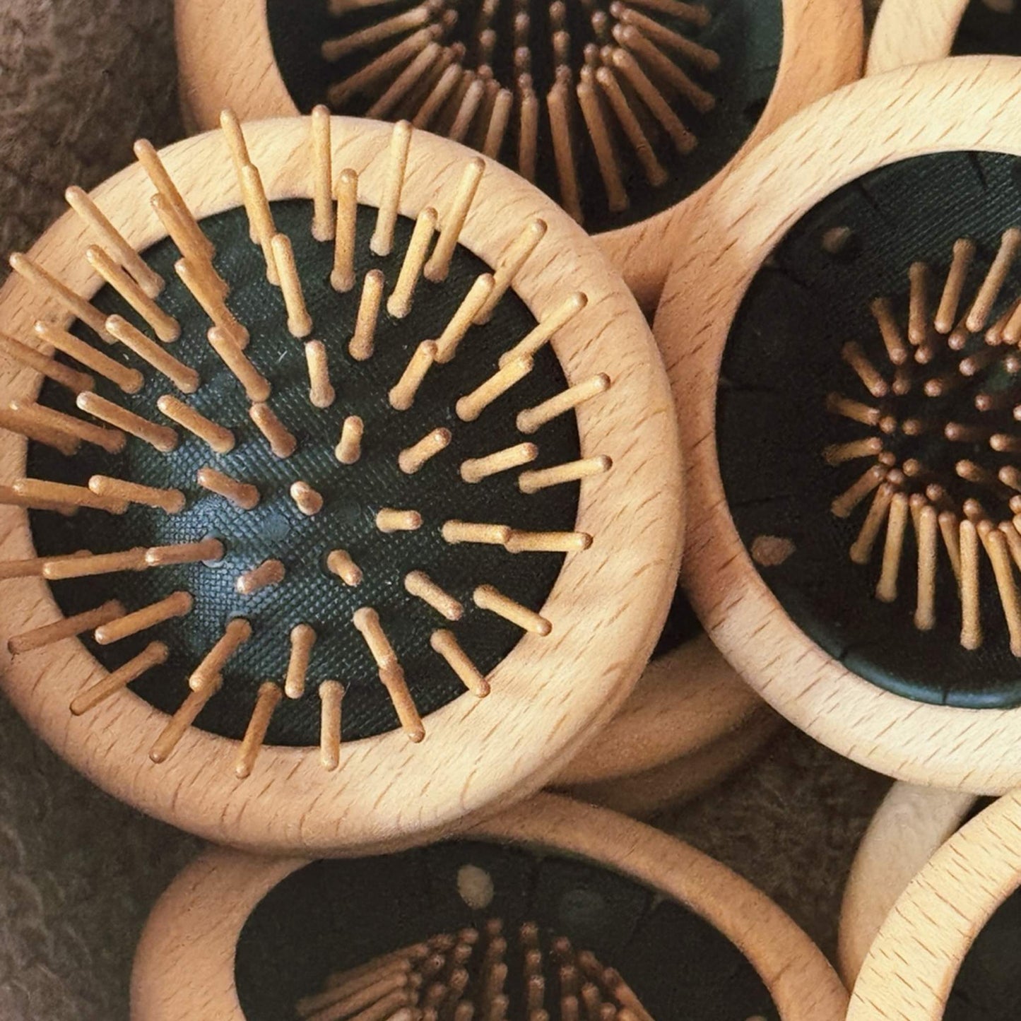 EcoLiving Hair Brush Wooden Travel Pop-Up Hairbrush  - Plastic-Free (FSC 100%) - Ecoliving