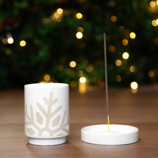 Puckator Home Fragrance Accessories Christmas Snowflake White Glaze Relief Stoneware Oil Burner