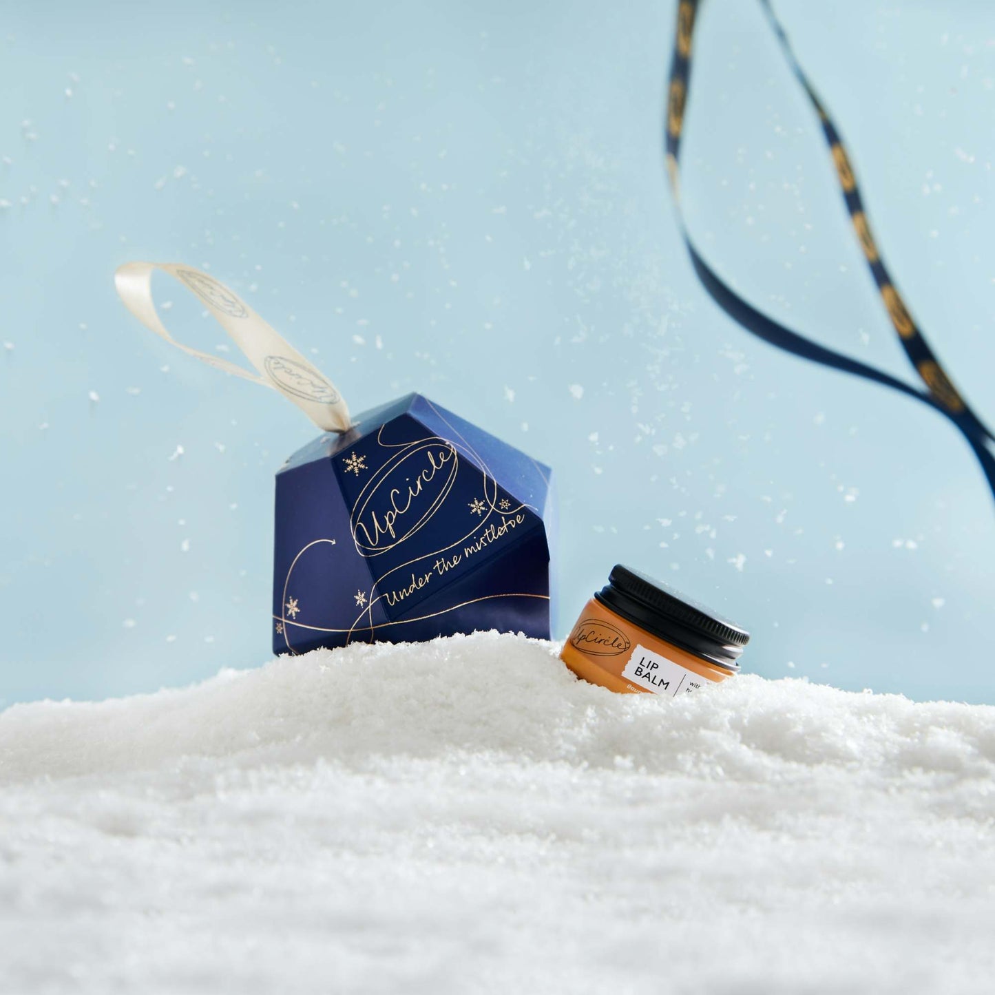 UpCircle Lip Balm Under the Mistletoe Bauble Gift - Lip Balm with Upcycled Hemp Seed Oil & Shea Butter - 15 ml - UpCircle
