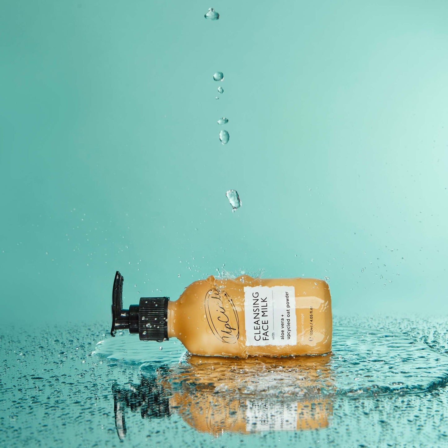 UpCircle Skincare Cleansing Face Milk with Upcycled Oat Powder + Aloe Vera 120ml - Upcircle