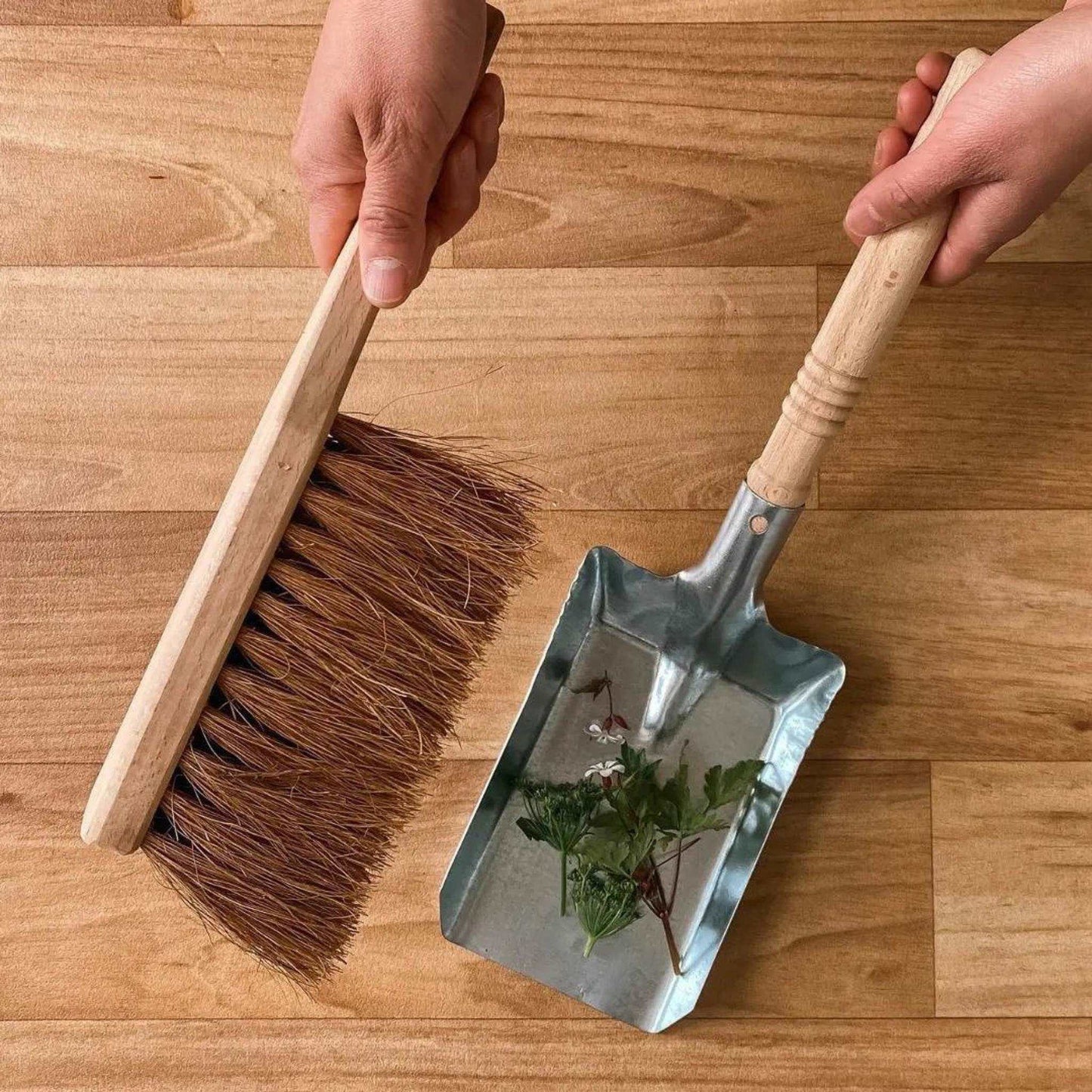 ecoLiving Brushes Vintage Style Wooden Dust Pan & Brush - Plastic Free