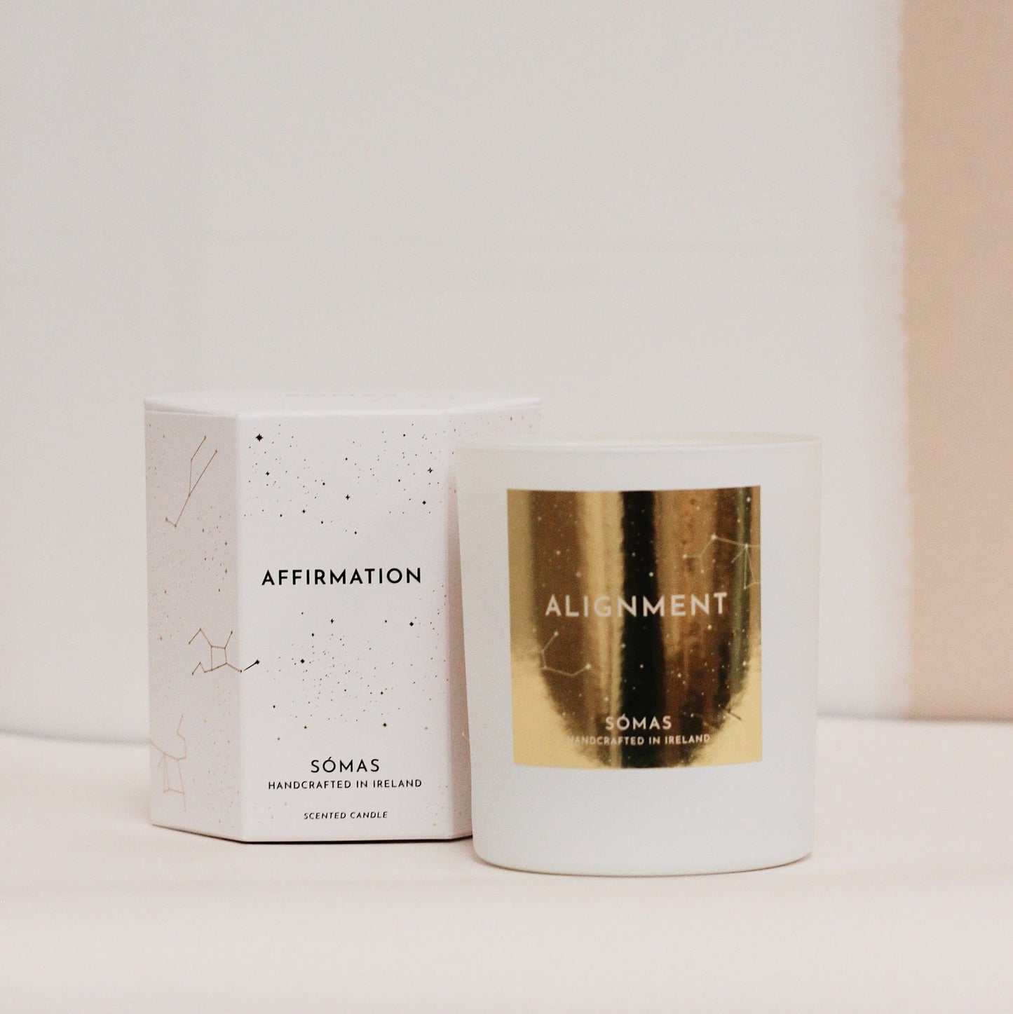 Load image into Gallery viewer, Sómas Candles Alignment - Affirmation Scented Luxury Soy Candle - Sómas Studio
